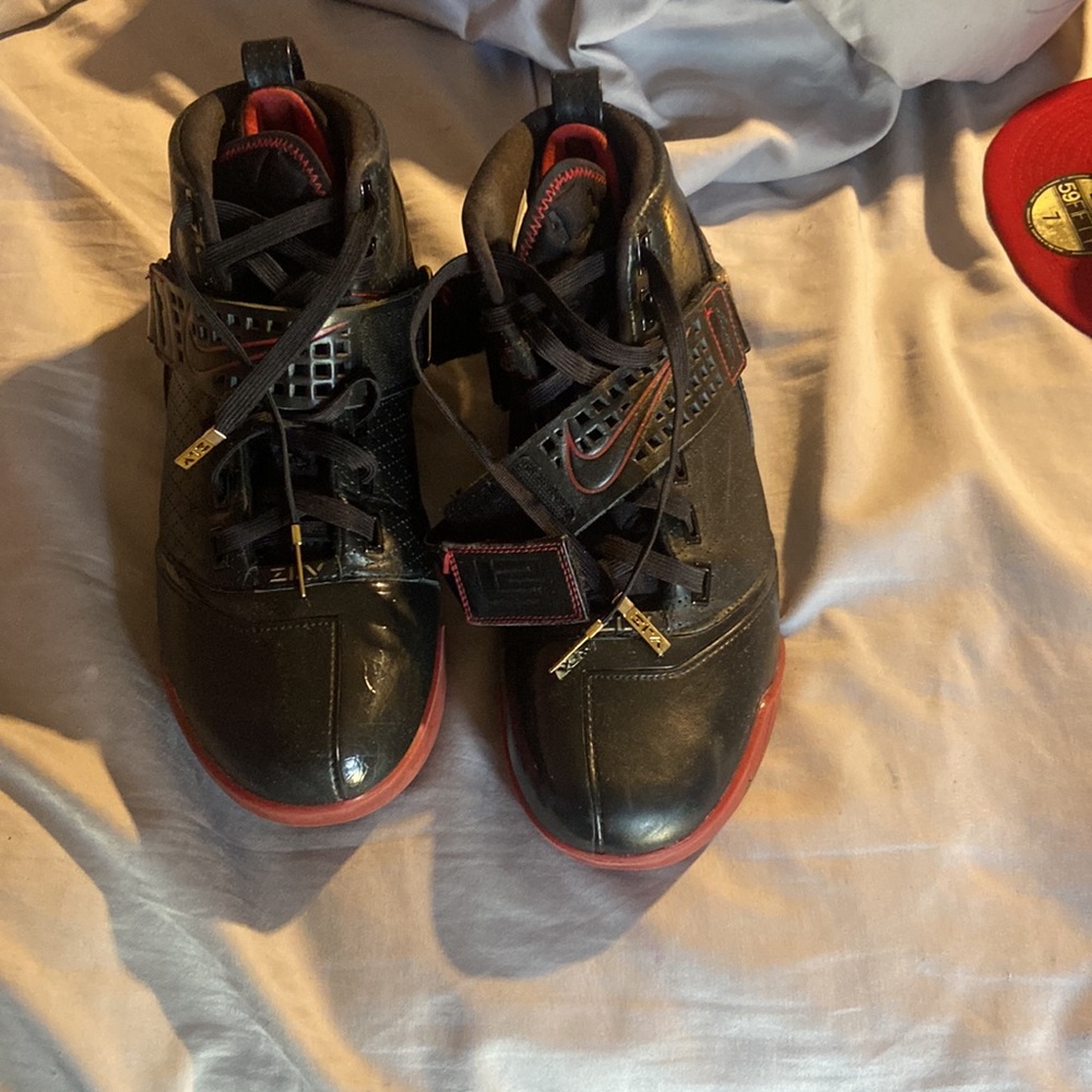 Lebron Shoes - image 4